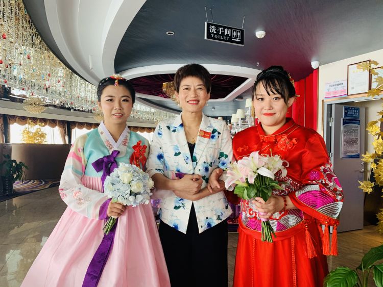 姐妹花青岛春雨助残 坚强姐妹花相约出嫁举行集体婚礼