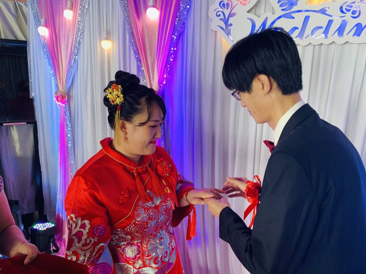 姐妹花青岛春雨助残 坚强姐妹花相约出嫁举行集体婚礼