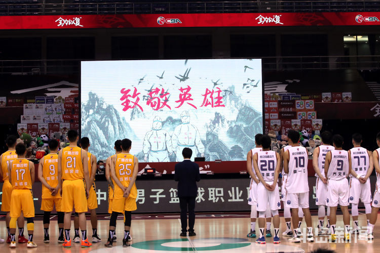 CBACBA青岛开赛全力以“复” 姚明、王大为等现场观赛