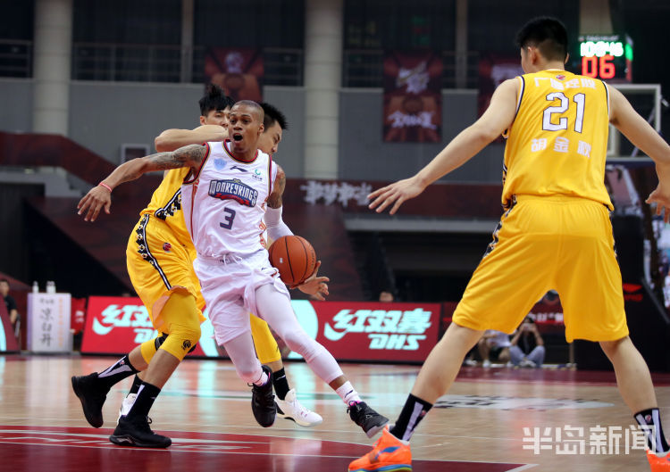 CBACBA青岛开赛全力以“复” 姚明、王大为等现场观赛