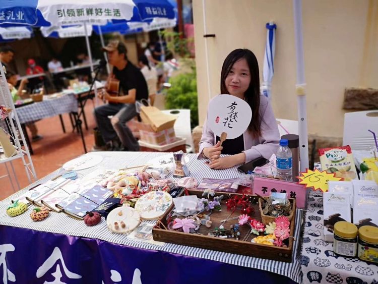 父亲节青岛江苏路街道：大学路街区“深爱?如山”父亲节市集温情开市