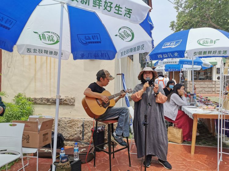 父亲节青岛江苏路街道：大学路街区“深爱?如山”父亲节市集温情开市