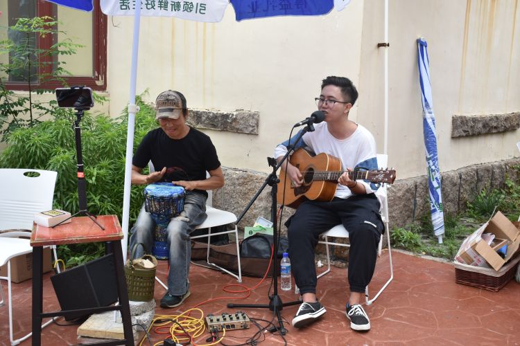 父亲节青岛江苏路街道：大学路街区“深爱?如山”父亲节市集温情开市