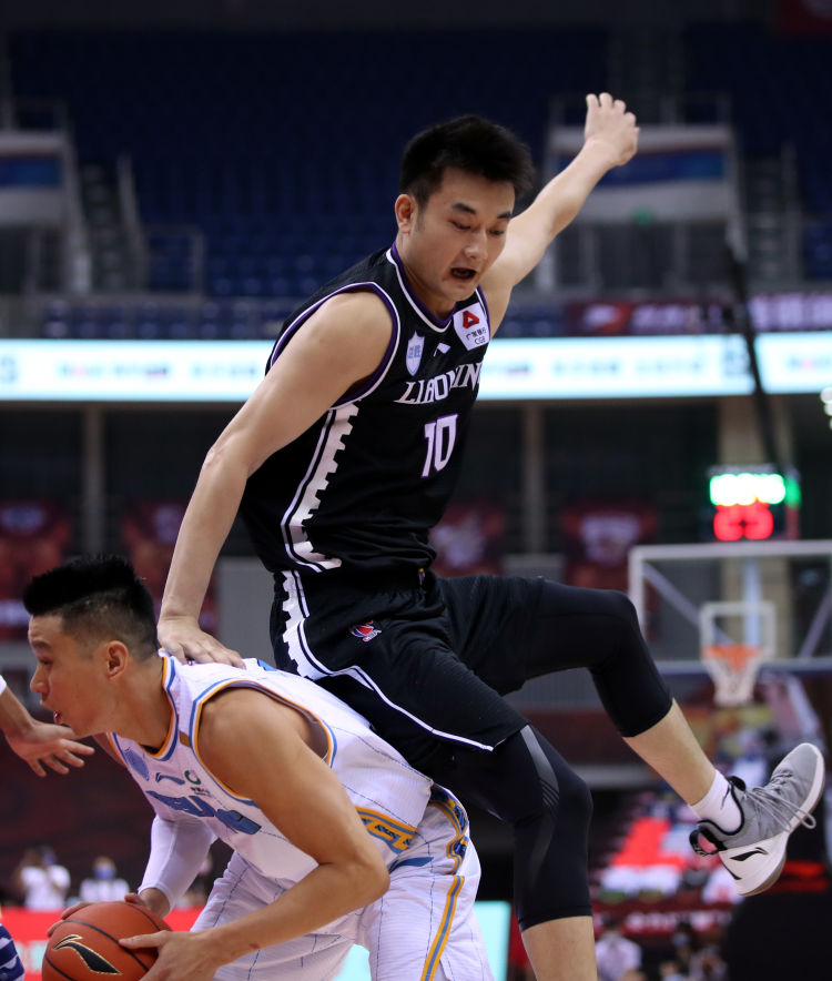 CBACBA复赛首日焦点战北京胜辽宁 郭艾伦感叹：作为老将没能承担起责任