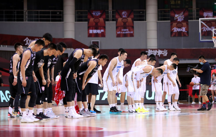 CBACBA复赛首日焦点战北京胜辽宁 郭艾伦感叹：作为老将没能承担起责任