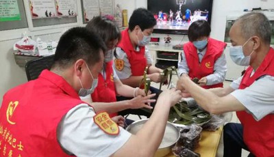 市北巴士志愿者走进敬老院 陪老人共迎端午节