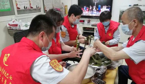 市北巴士志愿者走进敬老院 陪老人共迎端午节