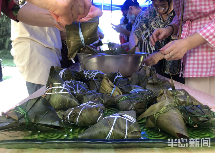 粽叶松岭路迪生山庄小区：粽叶飘香邻里情