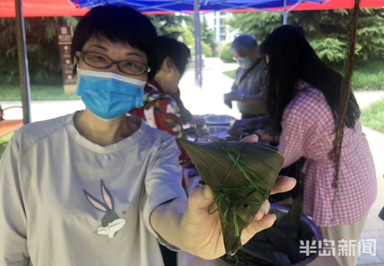 粽叶松岭路迪生山庄小区：粽叶飘香邻里情