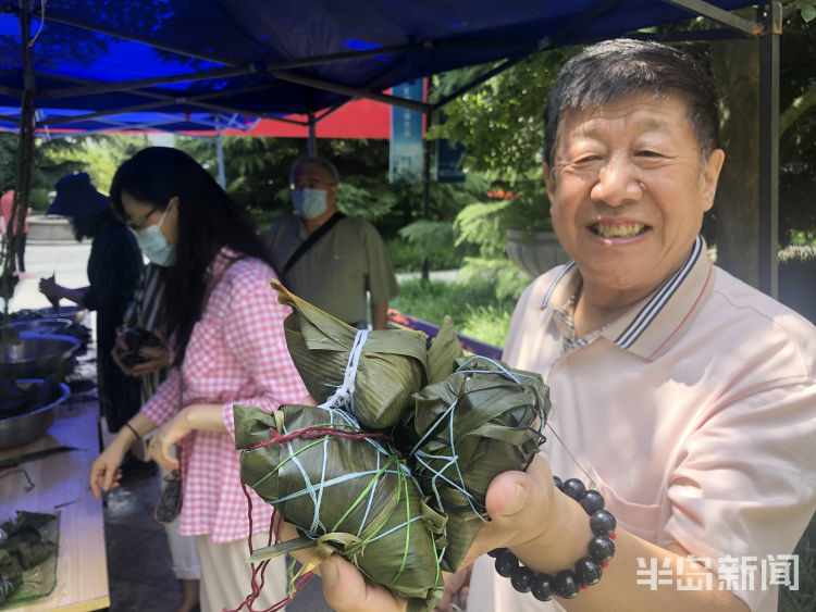 粽叶松岭路迪生山庄小区：粽叶飘香邻里情
