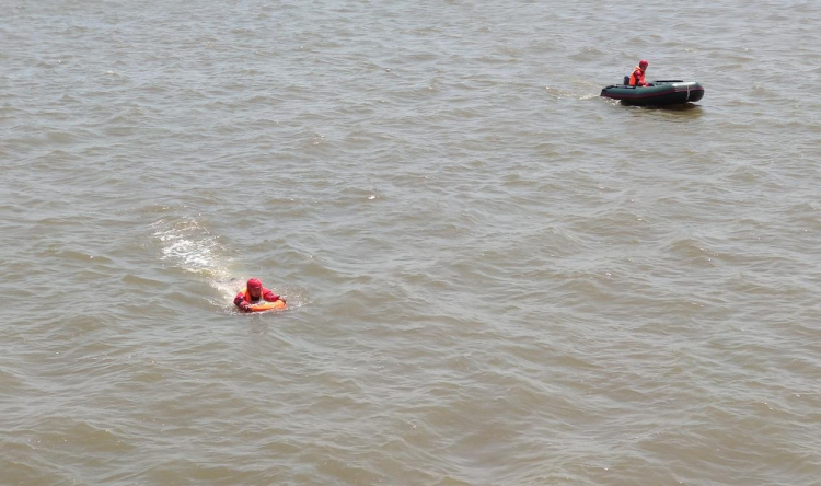 演练“实战”演练砺精兵 即墨区开展水上应急救援集训演练