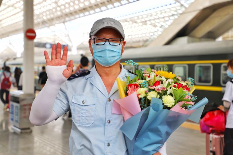 新闻追踪造血干细胞受捐者：“你是黑暗中的一道亮光”