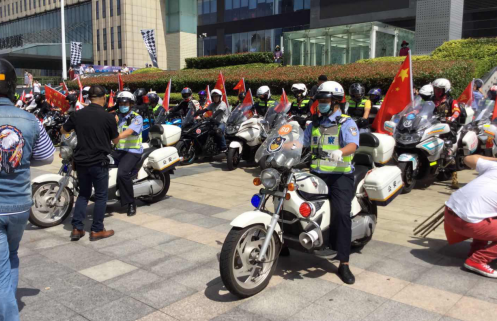 一盔“一盔一带、安全守护”倡议活动青岛市北站举行