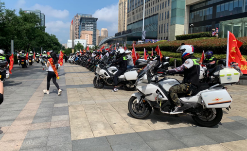 一盔“一盔一带、安全守护”倡议活动青岛市北站举行