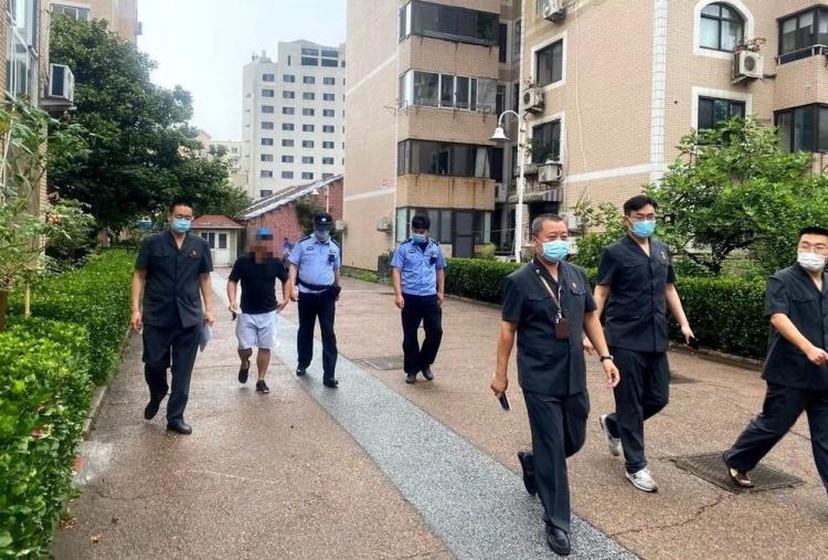 员工工资培训学校拖欠员工工资、淹了楼下邻居不赔 市南法院“上门”催还钱