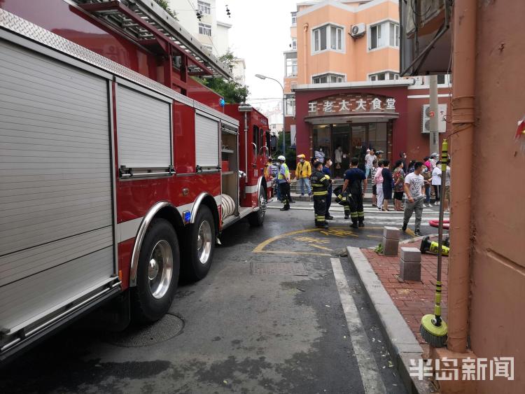 宁夏路[视频]突发！青岛宁夏路镇宁桥附近一小区发生疑似爆燃事故