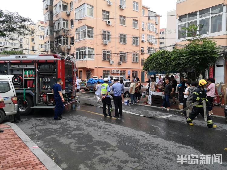 [视频]青岛宁夏路56号发生疑似液化气罐泄漏闪爆1人受伤 事故原因正在调查