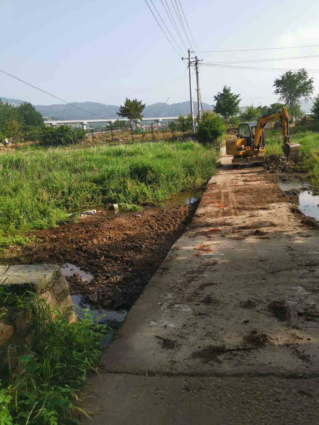 王哥庄加强巡查助防汛，清理河道保畅通 王哥庄街道多措并举做好防汛准备工作