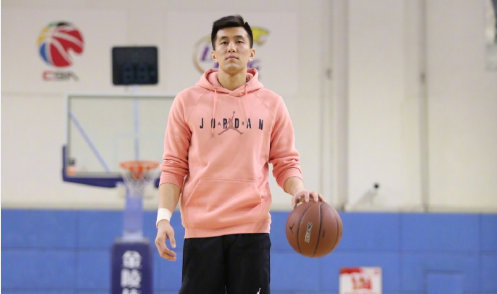 微博郭艾伦微博道歉：赛后没有致意 和球迷说声抱歉