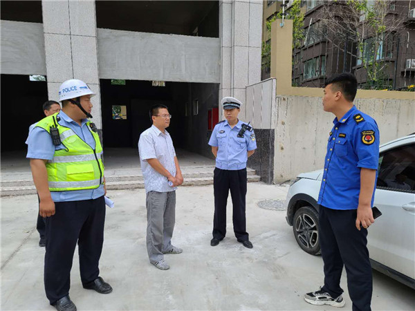 违规占用公共停车位，诸城交警出手整顿！