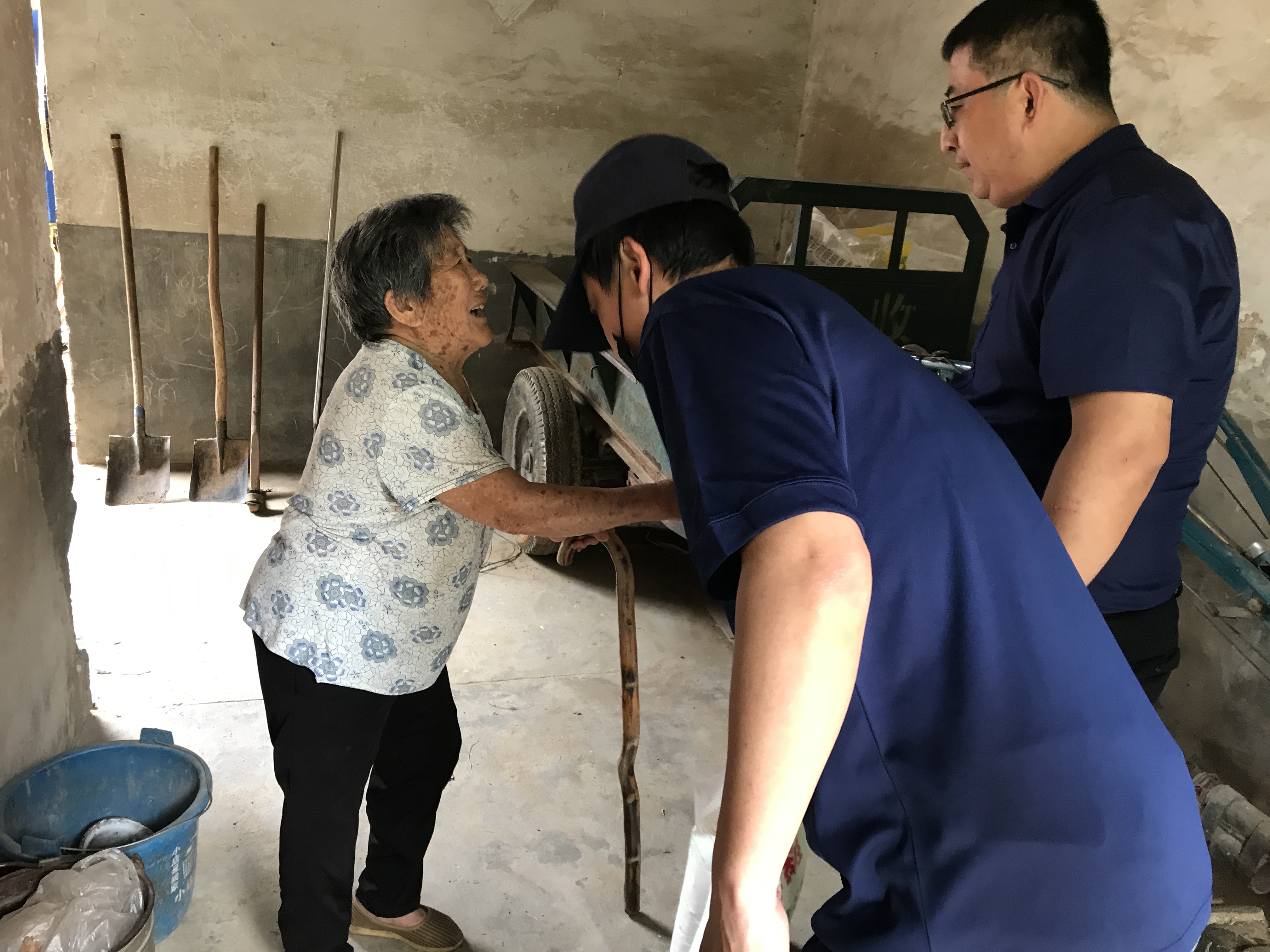 爱心助残日照市残联、日照现代泌尿专科医院、半岛网联合组织助残慰问活动