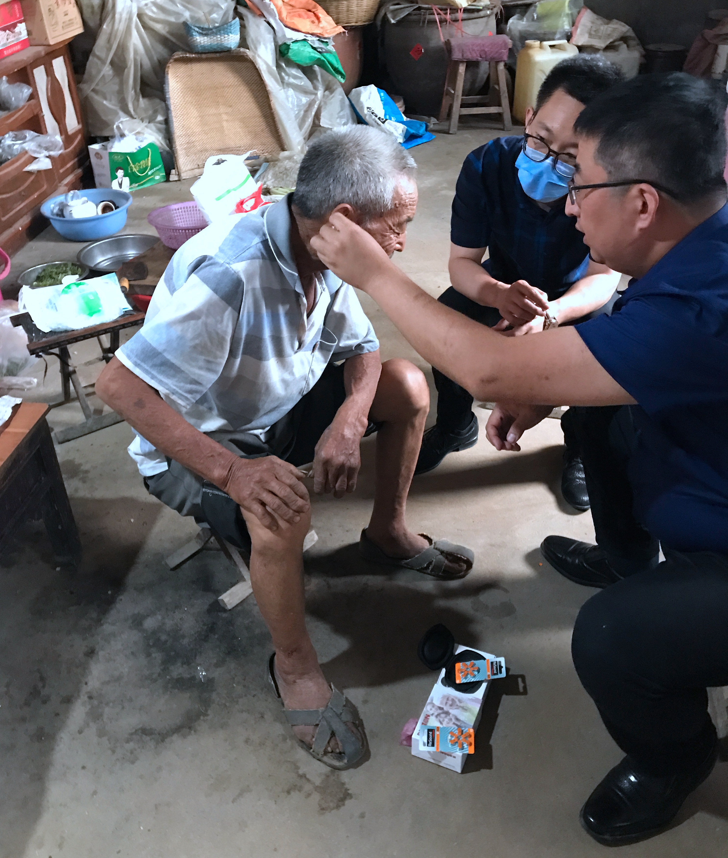 爱心助残日照市残联、日照现代泌尿专科医院、半岛网联合组织助残慰问活动