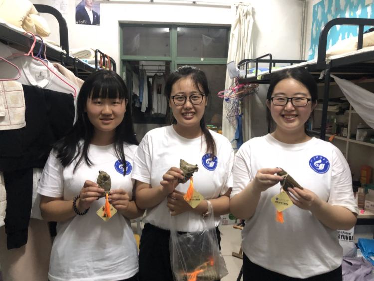 1200心“粽”有你！山科大能源学院用1200个粽子话别毕业生