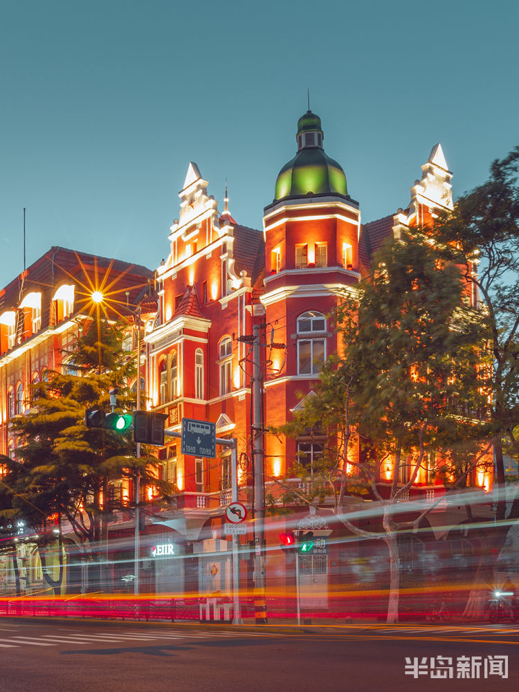 夜晚青岛广西路的夜晚：几栋老建筑依然散发着魅力