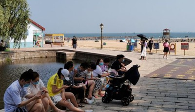 端午小长假首日玩嗨了 青岛八大关景区及海边人头攒动