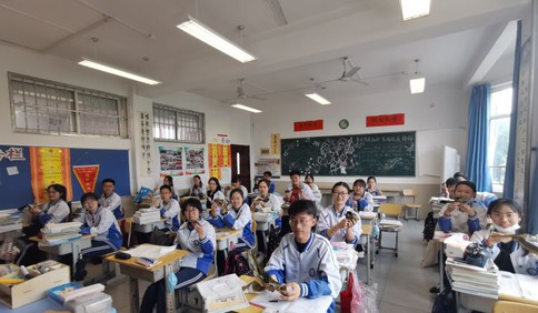 青岛十六中：金榜高“粽”送祝福 高考生即将迎来“静悟”