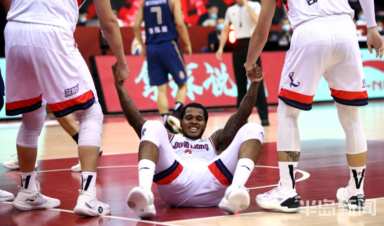 弱队弱队较量同样精彩 同曦何敬佳奉献准绝杀击败广州