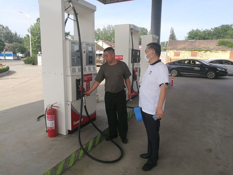 错峰青岛市生态环境局即墨分局：倡议夜间错峰加油