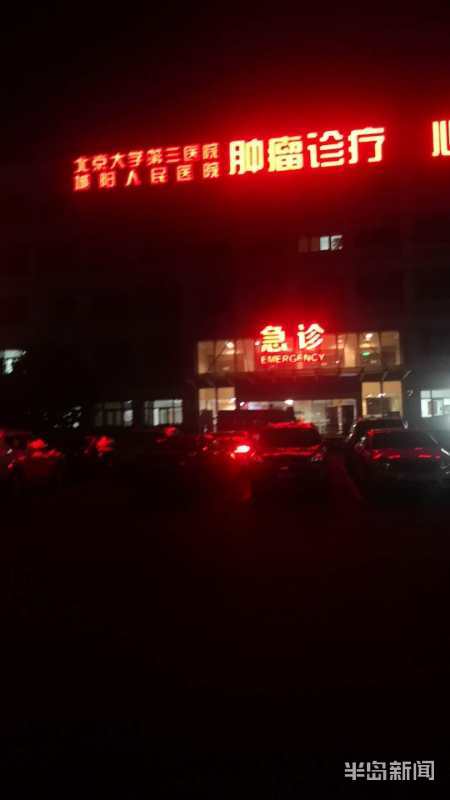 不幸身亡痛惜！城阳母女俩过马路被撞母亲不幸身亡 6岁女儿仍在抢救