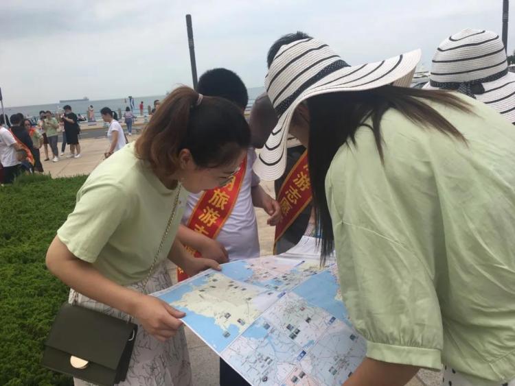 文明与文明相伴、与健康同行 青岛开展文明旅游志愿服务活动