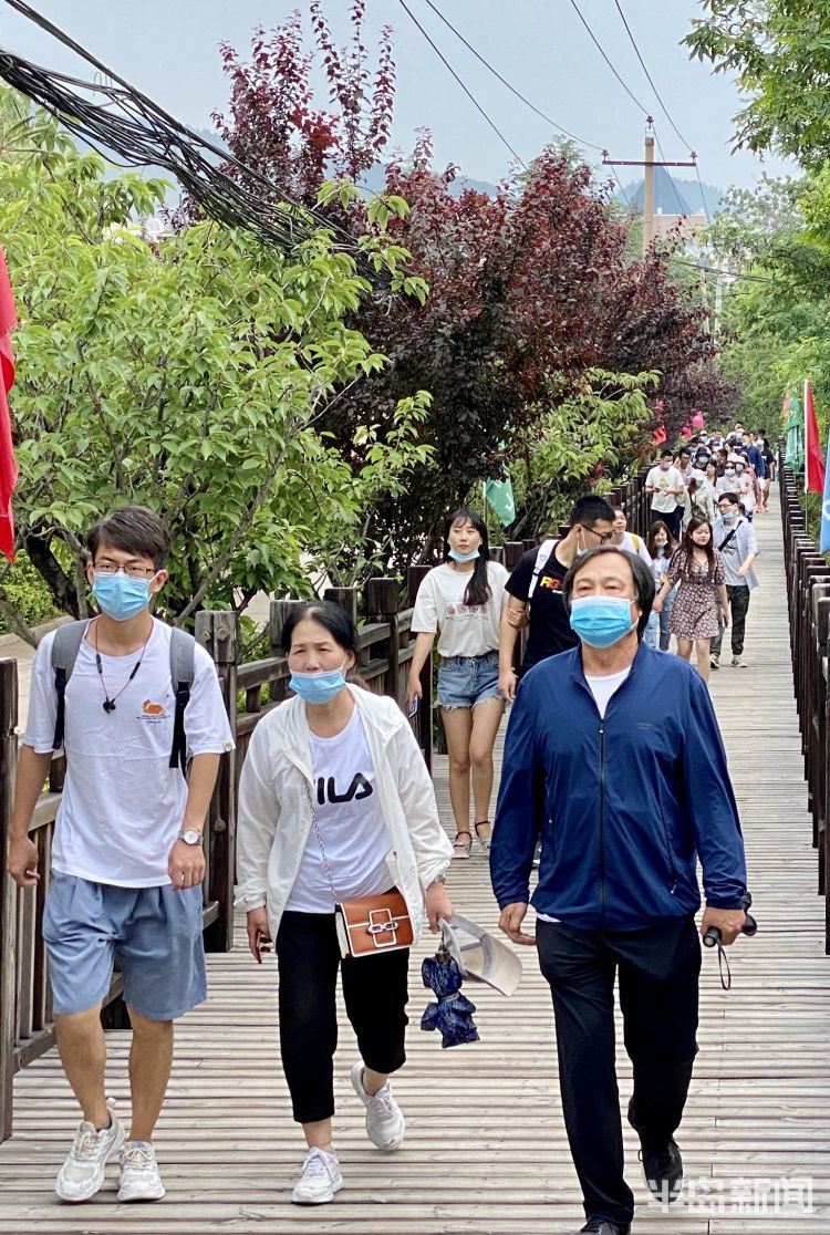 端午山海之间过端午 崂山风景区迎客流小高峰