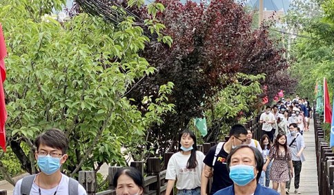 山海之间过端午 崂山风景区迎客流小高峰