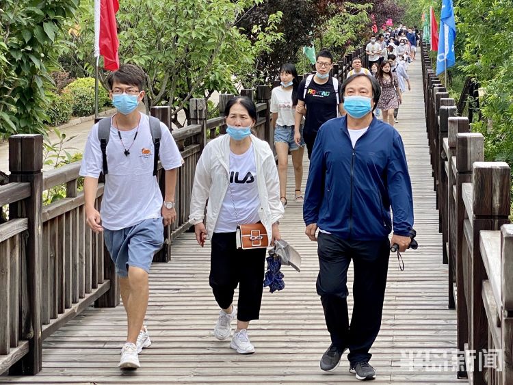 端午山海之间过端午 崂山风景区迎客流小高峰