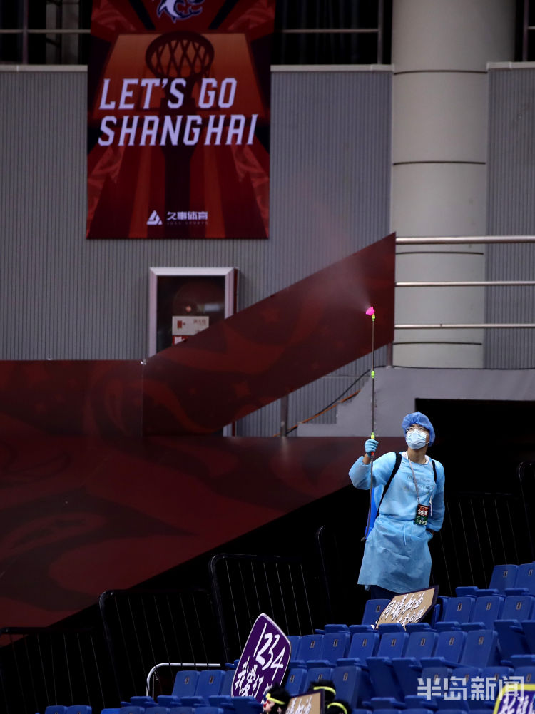 探访探访CBA复赛消杀团队：喷壶喷枪做“武器”保卫赛事卫生安全