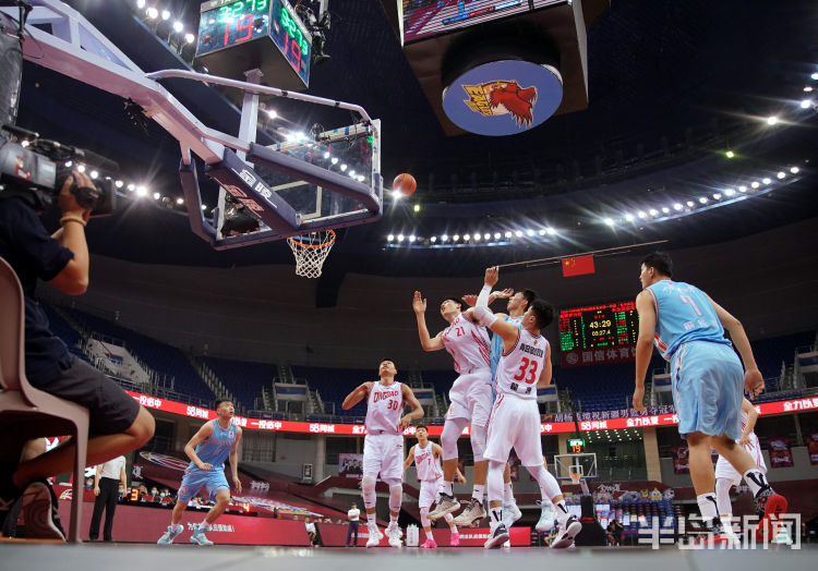 难跃雄鹰难跃天山！青岛男篮遭新疆队三杀