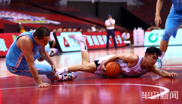 难跃雄鹰难跃天山！青岛男篮遭新疆队三杀
