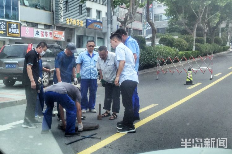 漫延青岛伊春路段有大量流水漫延 请市民们注意绕行