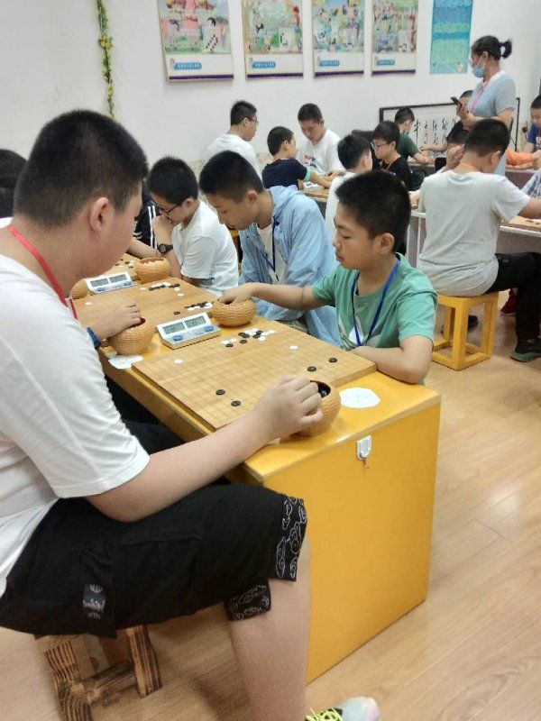围棋赛西海岸新区“名人杯”围棋赛闭幕 32名3段以上小棋手参加