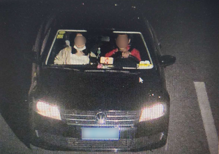 嫌酒女子喜欢喝红酒嫌酒贵和朋友流窜多地盗窃 被黄岛公安分局抓获