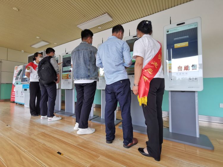 一证一证通行！西海岸汽车站进入”电子客票”时代