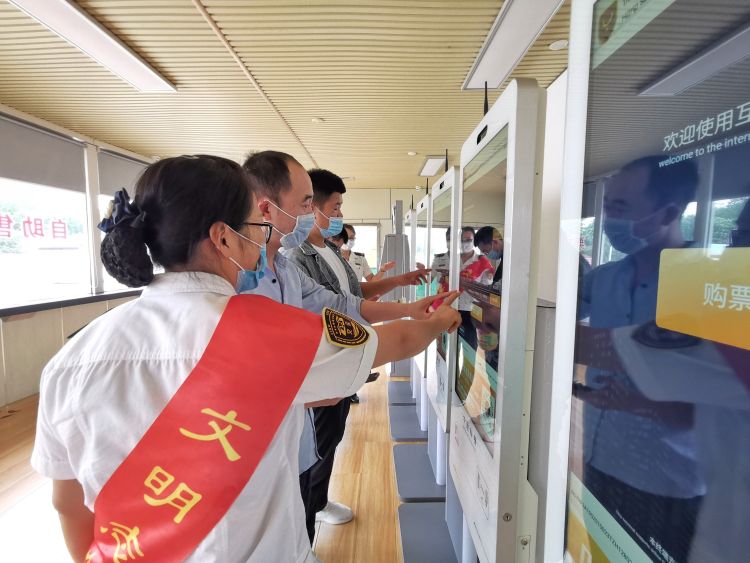 一证一证通行！西海岸汽车站进入”电子客票”时代