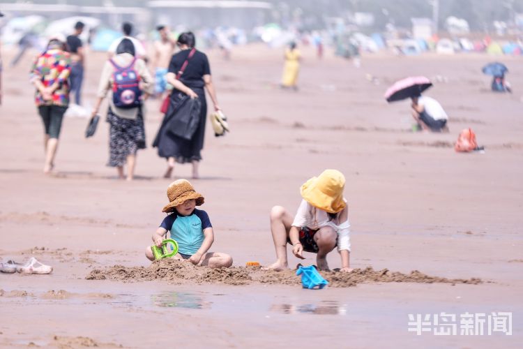 浴场天气逐渐升温 青岛不少海滨沙滩浴场人气旺