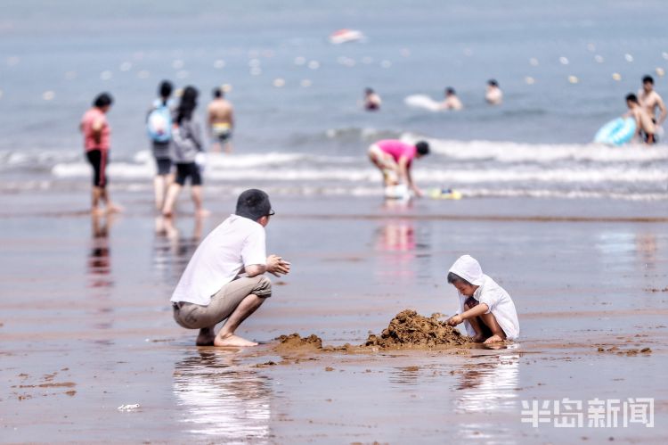 浴场天气逐渐升温 青岛不少海滨沙滩浴场人气旺