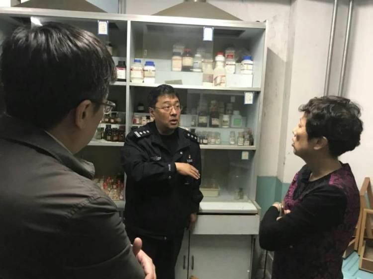 毒贩市南公安分局禁毒大队中队长赵波曾与持枪毒贩对峙 智斗亡命毒贩