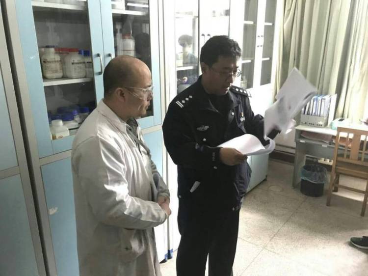 毒贩市南公安分局禁毒大队中队长赵波曾与持枪毒贩对峙 智斗亡命毒贩