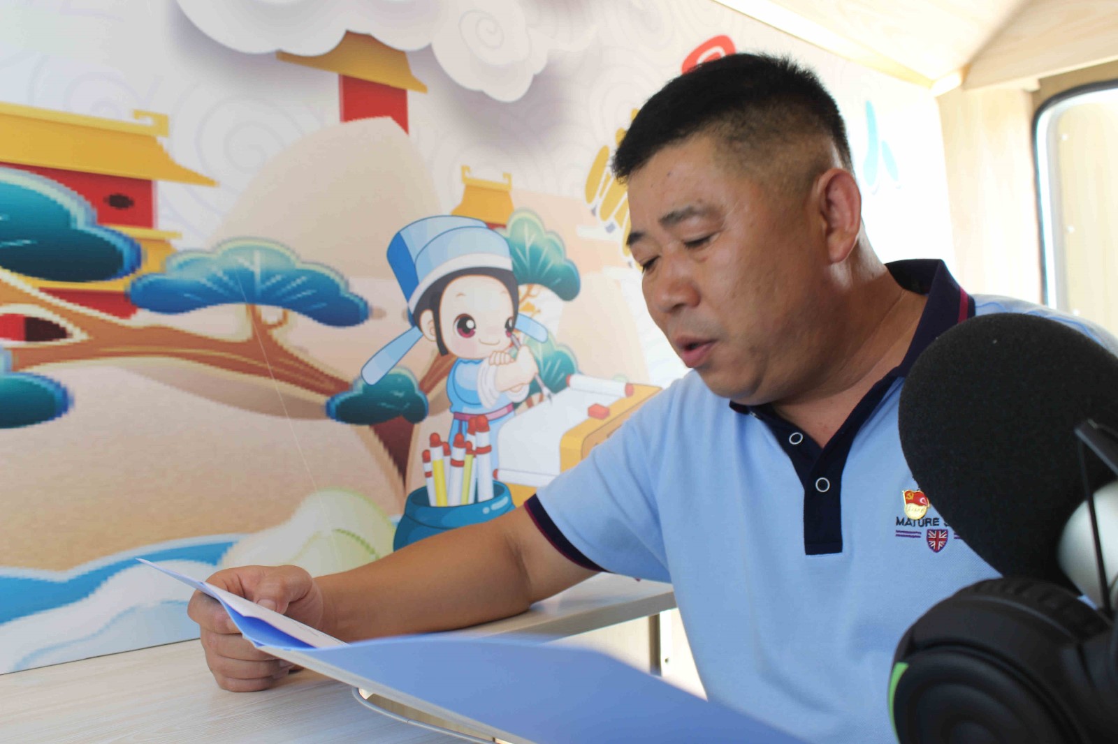 王哥庄【文明实践 德耀崂山】享读颂党情 邻里一家亲 王哥庄街道开展邻里“享读”进社区活动